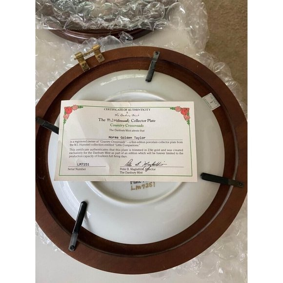MJ Hummel Little Companions Collectors Plates - Lot of 6 with certificates - Picture 7 of 10